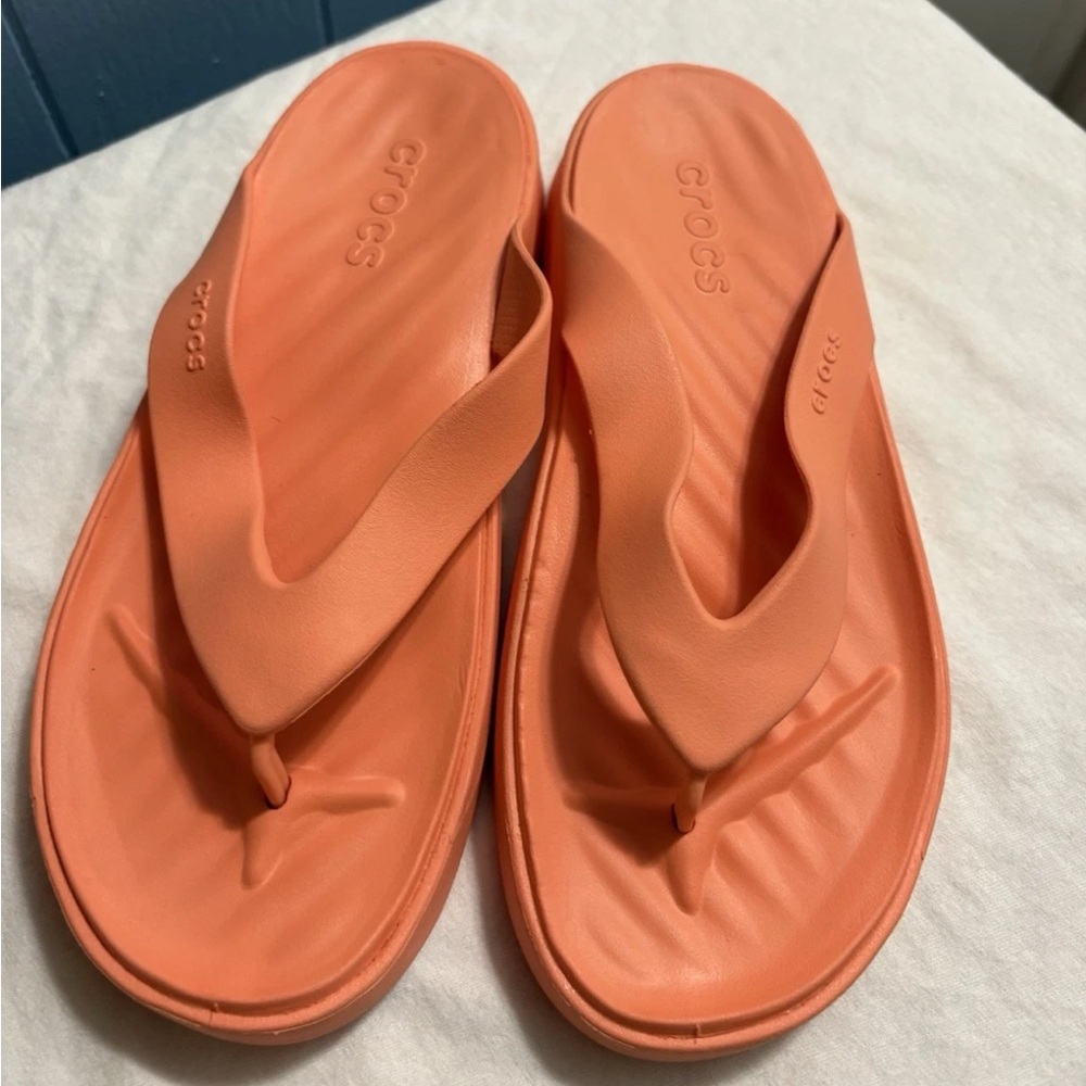 Crocs Getaway Platform Flip Peach Orange Women’s 7 Sandals Casual Summer